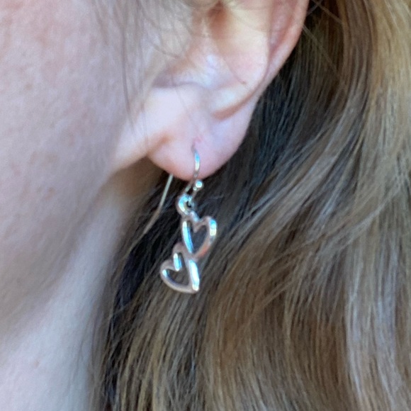 NEW💙💎DOUBLE HEART! DROP EARRINGS!💎💙SILVER TONE! FREE GIFTS & GIFT WRAP TOO! - Picture 3 of 8